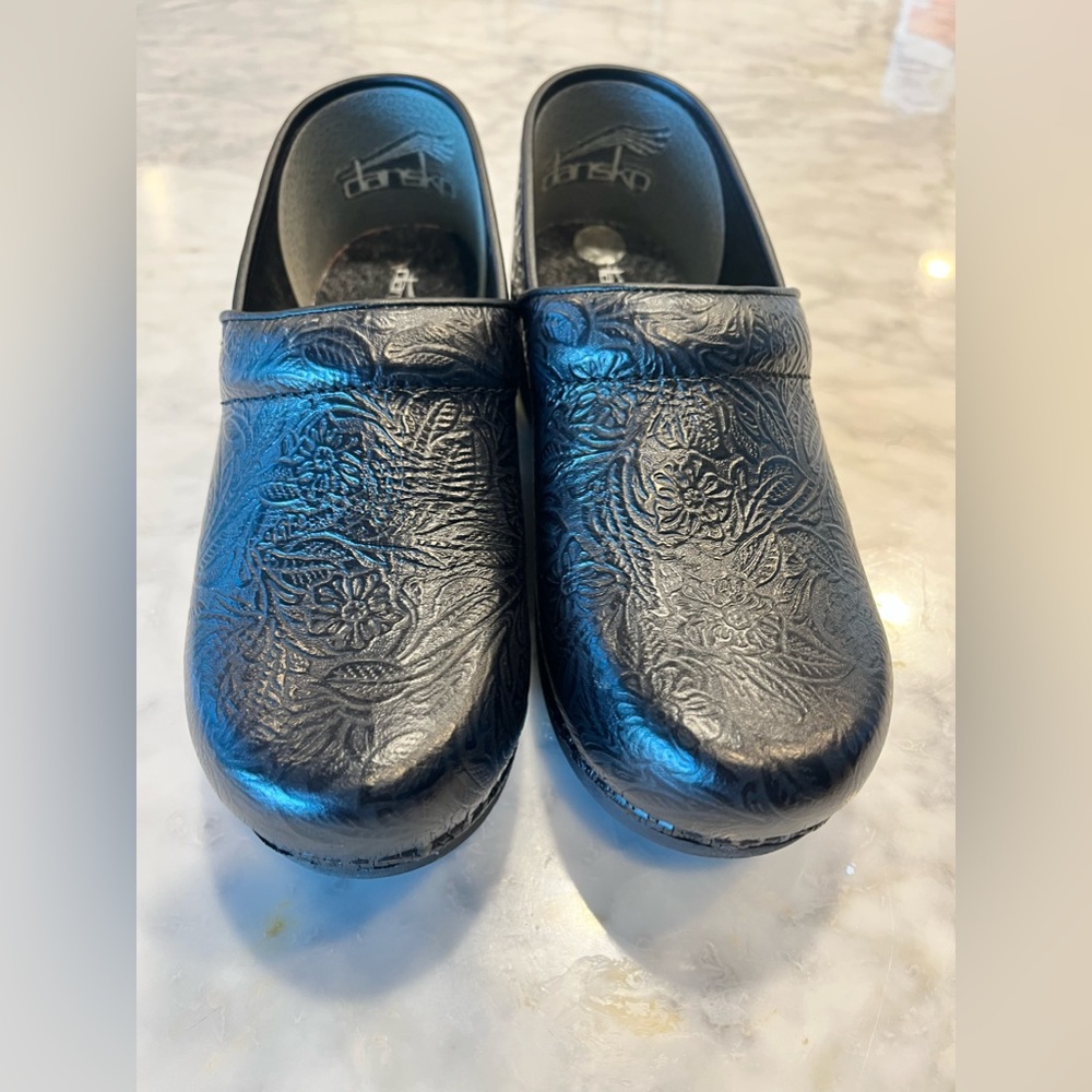 Dansko 38 black